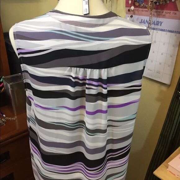 Nine West Sleeveless V-neck #92 - Picture 2 of 3